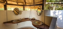 Nkwali Camp - Bathroom